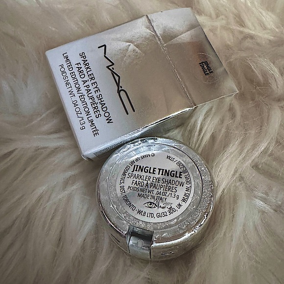 MAC Cosmetics limited edition eyeshadow “JingleTingle” - Picture 2 of 4